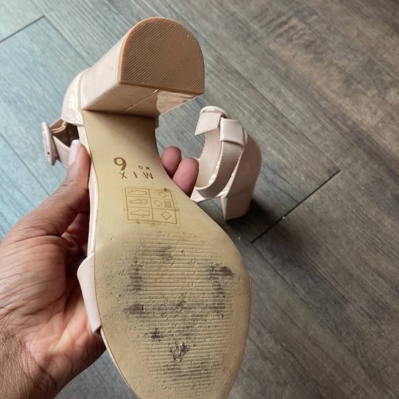 High heels - Picture 2 of 2